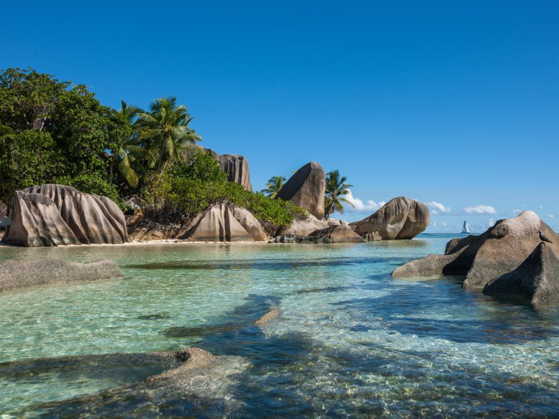 Discovering the carved granite rocks 